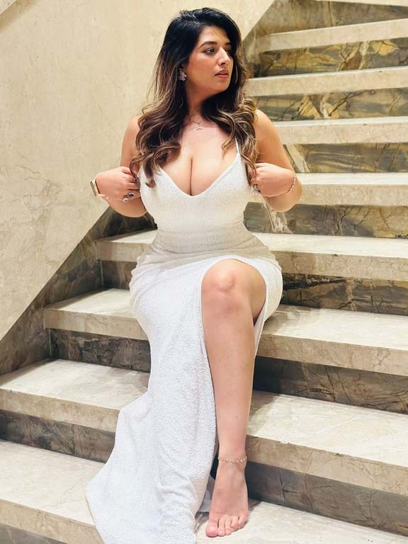 Indore aged housewife Call Girl